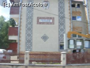 [P15] Si , evident ca nici cladirea Primariei nu putea arata diferit de celelalte cladiri din Ciocanesti . » foto by liviu49
 - 
<span class="allrVoted glyphicon glyphicon-heart hidden" id="av1303950"></span>
<a class="m-l-10 hidden" id="sv1303950" onclick="voting_Foto_DelVot(,1303950,17554)" role="button">șterge vot <span class="glyphicon glyphicon-remove"></span></a>
<a id="v91303950" class=" c-red"  onclick="voting_Foto_SetVot(1303950)" role="button"><span class="glyphicon glyphicon-heart-empty"></span> <b>LIKE</b> = Votează poza</a> <img class="hidden"  id="f1303950W9" src="/imagini/loader.gif" border="0" /><span class="AjErrMes hidden" id="e1303950ErM"></span>
