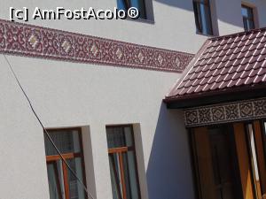 [P03] Acelasi brau specific zonei pe o cladire moderna . » foto by liviu49
 - 
<span class="allrVoted glyphicon glyphicon-heart hidden" id="av1303938"></span>
<a class="m-l-10 hidden" id="sv1303938" onclick="voting_Foto_DelVot(,1303938,17554)" role="button">șterge vot <span class="glyphicon glyphicon-remove"></span></a>
<a id="v91303938" class=" c-red"  onclick="voting_Foto_SetVot(1303938)" role="button"><span class="glyphicon glyphicon-heart-empty"></span> <b>LIKE</b> = Votează poza</a> <img class="hidden"  id="f1303938W9" src="/imagini/loader.gif" border="0" /><span class="AjErrMes hidden" id="e1303938ErM"></span>