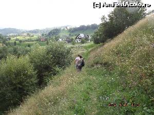 [P01] Casa alba din fata este vila, iar pe aceasta poteca se face accesul » foto by rdlc
 - 
<span class="allrVoted glyphicon glyphicon-heart hidden" id="av562006"></span>
<a class="m-l-10 hidden" id="sv562006" onclick="voting_Foto_DelVot(,562006,17557)" role="button">șterge vot <span class="glyphicon glyphicon-remove"></span></a>
<a id="v9562006" class=" c-red"  onclick="voting_Foto_SetVot(562006)" role="button"><span class="glyphicon glyphicon-heart-empty"></span> <b>LIKE</b> = Votează poza</a> <img class="hidden"  id="f562006W9" src="/imagini/loader.gif" border="0" /><span class="AjErrMes hidden" id="e562006ErM"></span>