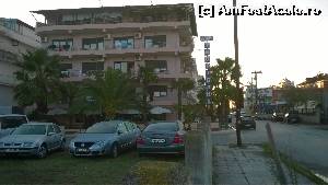 [P01] Vedere hotel din parcarea de masini » foto by mihaidura
 - 
<span class="allrVoted glyphicon glyphicon-heart hidden" id="av562650"></span>
<a class="m-l-10 hidden" id="sv562650" onclick="voting_Foto_DelVot(,562650,17569)" role="button">șterge vot <span class="glyphicon glyphicon-remove"></span></a>
<a id="v9562650" class=" c-red"  onclick="voting_Foto_SetVot(562650)" role="button"><span class="glyphicon glyphicon-heart-empty"></span> <b>LIKE</b> = Votează poza</a> <img class="hidden"  id="f562650W9" src="/imagini/loader.gif" border="0" /><span class="AjErrMes hidden" id="e562650ErM"></span>