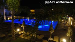 [P12] piscina mica noaptea » foto by simon_niculae
 - 
<span class="allrVoted glyphicon glyphicon-heart hidden" id="av563742"></span>
<a class="m-l-10 hidden" id="sv563742" onclick="voting_Foto_DelVot(,563742,17581)" role="button">șterge vot <span class="glyphicon glyphicon-remove"></span></a>
<a id="v9563742" class=" c-red"  onclick="voting_Foto_SetVot(563742)" role="button"><span class="glyphicon glyphicon-heart-empty"></span> <b>LIKE</b> = Votează poza</a> <img class="hidden"  id="f563742W9" src="/imagini/loader.gif" border="0" /><span class="AjErrMes hidden" id="e563742ErM"></span>