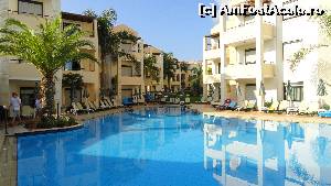 [P04] piscina mare » foto by simon_niculae
 - 
<span class="allrVoted glyphicon glyphicon-heart hidden" id="av563730"></span>
<a class="m-l-10 hidden" id="sv563730" onclick="voting_Foto_DelVot(,563730,17581)" role="button">șterge vot <span class="glyphicon glyphicon-remove"></span></a>
<a id="v9563730" class=" c-red"  onclick="voting_Foto_SetVot(563730)" role="button"><span class="glyphicon glyphicon-heart-empty"></span> <b>LIKE</b> = Votează poza</a> <img class="hidden"  id="f563730W9" src="/imagini/loader.gif" border="0" /><span class="AjErrMes hidden" id="e563730ErM"></span>
