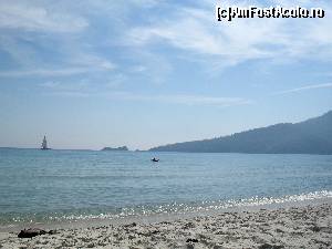 [P02] Plaja Golden Beach si golful din Skala Panaghia, aproape goale la sfarsitul lui septembrie.  » foto by calatorul
 - 
<span class="allrVoted glyphicon glyphicon-heart hidden" id="av562168"></span>
<a class="m-l-10 hidden" id="sv562168" onclick="voting_Foto_DelVot(,562168,17592)" role="button">șterge vot <span class="glyphicon glyphicon-remove"></span></a>
<a id="v9562168" class=" c-red"  onclick="voting_Foto_SetVot(562168)" role="button"><span class="glyphicon glyphicon-heart-empty"></span> <b>LIKE</b> = Votează poza</a> <img class="hidden"  id="f562168W9" src="/imagini/loader.gif" border="0" /><span class="AjErrMes hidden" id="e562168ErM"></span>