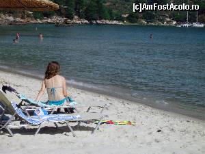 [P09] Capatul din stanga al plajei Golden Beach, cu sezlongurile tot gratis oferite de taverna unde mancam.  » foto by calatorul
 - 
<span class="allrVoted glyphicon glyphicon-heart hidden" id="av563542"></span>
<a class="m-l-10 hidden" id="sv563542" onclick="voting_Foto_DelVot(,563542,17592)" role="button">șterge vot <span class="glyphicon glyphicon-remove"></span></a>
<a id="v9563542" class=" c-red"  onclick="voting_Foto_SetVot(563542)" role="button"><span class="glyphicon glyphicon-heart-empty"></span> <b>LIKE</b> = Votează poza</a> <img class="hidden"  id="f563542W9" src="/imagini/loader.gif" border="0" /><span class="AjErrMes hidden" id="e563542ErM"></span>