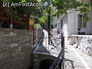 [P08] Spre mica piata cu platani si izvoare » foto by dorgo
 - 
<span class="allrVoted glyphicon glyphicon-heart hidden" id="av814286"></span>
<a class="m-l-10 hidden" id="sv814286" onclick="voting_Foto_DelVot(,814286,17592)" role="button">șterge vot <span class="glyphicon glyphicon-remove"></span></a>
<a id="v9814286" class=" c-red"  onclick="voting_Foto_SetVot(814286)" role="button"><span class="glyphicon glyphicon-heart-empty"></span> <b>LIKE</b> = Votează poza</a> <img class="hidden"  id="f814286W9" src="/imagini/loader.gif" border="0" /><span class="AjErrMes hidden" id="e814286ErM"></span>