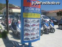 [P11] 'La pas prin Kalamaki' / Pe 'Old street', gasim doua agentii 'rent a car' si 'rent a scooter' sau ATV... un ATV costa 15 euro pe zi, negociabil, biciclete se inchiriaza pe 'Main street' cu 8 euro pe zi, negociabil, la auto, e cam asa... 3 zile e 80 euro si 5 zile 100 euro, plus benzina... negociabil » foto by dorgo
 - 
<span class="allrVoted glyphicon glyphicon-heart hidden" id="av362097"></span>
<a class="m-l-10 hidden" id="sv362097" onclick="voting_Foto_DelVot(,362097,17605)" role="button">șterge vot <span class="glyphicon glyphicon-remove"></span></a>
<a id="v9362097" class=" c-red"  onclick="voting_Foto_SetVot(362097)" role="button"><span class="glyphicon glyphicon-heart-empty"></span> <b>LIKE</b> = Votează poza</a> <img class="hidden"  id="f362097W9" src="/imagini/loader.gif" border="0" /><span class="AjErrMes hidden" id="e362097ErM"></span>