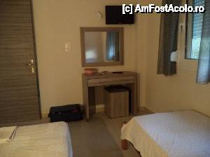 [P18] Priona Rooms: A doua camera a apartamentului, zona cu masa de toaleta si TV » foto by dannaa
 - 
<span class="allrVoted glyphicon glyphicon-heart hidden" id="av564568"></span>
<a class="m-l-10 hidden" id="sv564568" onclick="voting_Foto_DelVot(,564568,17608)" role="button">șterge vot <span class="glyphicon glyphicon-remove"></span></a>
<a id="v9564568" class=" c-red"  onclick="voting_Foto_SetVot(564568)" role="button"><span class="glyphicon glyphicon-heart-empty"></span> <b>LIKE</b> = Votează poza</a> <img class="hidden"  id="f564568W9" src="/imagini/loader.gif" border="0" /><span class="AjErrMes hidden" id="e564568ErM"></span>