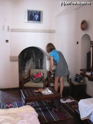 [P09] Camerele de la etaj sunt mici dar incapatoare si mobilate traditional. Pe perete televizorul face nota aparte.  » foto by calatorul
 - 
<span class="allrVoted glyphicon glyphicon-heart hidden" id="av564914"></span>
<a class="m-l-10 hidden" id="sv564914" onclick="voting_Foto_DelVot(,564914,17620)" role="button">șterge vot <span class="glyphicon glyphicon-remove"></span></a>
<a id="v9564914" class=" c-red"  onclick="voting_Foto_SetVot(564914)" role="button"><span class="glyphicon glyphicon-heart-empty"></span> <b>LIKE</b> = Votează poza</a> <img class="hidden"  id="f564914W9" src="/imagini/loader.gif" border="0" /><span class="AjErrMes hidden" id="e564914ErM"></span>