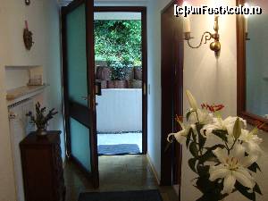[P05] hol de intrare in apartamentul nostru de 72 m patrati.  » foto by mireille
 - 
<span class="allrVoted glyphicon glyphicon-heart hidden" id="av565592"></span>
<a class="m-l-10 hidden" id="sv565592" onclick="voting_Foto_DelVot(,565592,17625)" role="button">șterge vot <span class="glyphicon glyphicon-remove"></span></a>
<a id="v9565592" class=" c-red"  onclick="voting_Foto_SetVot(565592)" role="button"><span class="glyphicon glyphicon-heart-empty"></span> <b>LIKE</b> = Votează poza</a> <img class="hidden"  id="f565592W9" src="/imagini/loader.gif" border="0" /><span class="AjErrMes hidden" id="e565592ErM"></span>