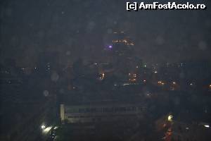 [P11] O poza facuta cu blitz, noaptea de pe balconul camerei. Se poate observa cat de mult praf era in aer. Straluceste la blitz (altfel nu-l vedeai - doar il simteai).  » foto by TraianS
 - 
<span class="allrVoted glyphicon glyphicon-heart hidden" id="av565878"></span>
<a class="m-l-10 hidden" id="sv565878" onclick="voting_Foto_DelVot(,565878,17628)" role="button">șterge vot <span class="glyphicon glyphicon-remove"></span></a>
<a id="v9565878" class=" c-red"  onclick="voting_Foto_SetVot(565878)" role="button"><span class="glyphicon glyphicon-heart-empty"></span> <b>LIKE</b> = Votează poza</a> <img class="hidden"  id="f565878W9" src="/imagini/loader.gif" border="0" /><span class="AjErrMes hidden" id="e565878ErM"></span>