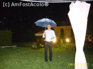 [P10] Ospatarul ne serveste prin ploaie... » foto by raduluigi
 - 
<span class="allrVoted glyphicon glyphicon-heart hidden" id="av881235"></span>
<a class="m-l-10 hidden" id="sv881235" onclick="voting_Foto_DelVot(,881235,17646)" role="button">șterge vot <span class="glyphicon glyphicon-remove"></span></a>
<a id="v9881235" class=" c-red"  onclick="voting_Foto_SetVot(881235)" role="button"><span class="glyphicon glyphicon-heart-empty"></span> <b>LIKE</b> = Votează poza</a> <img class="hidden"  id="f881235W9" src="/imagini/loader.gif" border="0" /><span class="AjErrMes hidden" id="e881235ErM"></span>