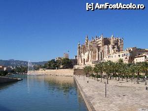 [P02] Catedrala La Seu, Fantana si Parc de la Mar, un loc excelent de relaxare.  » foto by AnAlina*
 - 
<span class="allrVoted glyphicon glyphicon-heart hidden" id="av481546"></span>
<a class="m-l-10 hidden" id="sv481546" onclick="voting_Foto_DelVot(,481546,17664)" role="button">șterge vot <span class="glyphicon glyphicon-remove"></span></a>
<a id="v9481546" class=" c-red"  onclick="voting_Foto_SetVot(481546)" role="button"><span class="glyphicon glyphicon-heart-empty"></span> <b>LIKE</b> = Votează poza</a> <img class="hidden"  id="f481546W9" src="/imagini/loader.gif" border="0" /><span class="AjErrMes hidden" id="e481546ErM"></span>