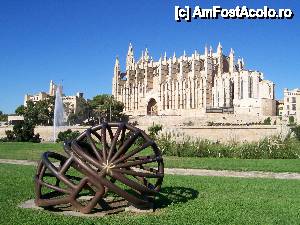 [P04] La Seu, Palatul Almudaina, poza facuta din parc.  » foto by AnAlina*
 - 
<span class="allrVoted glyphicon glyphicon-heart hidden" id="av481548"></span>
<a class="m-l-10 hidden" id="sv481548" onclick="voting_Foto_DelVot(,481548,17664)" role="button">șterge vot <span class="glyphicon glyphicon-remove"></span></a>
<a id="v9481548" class=" c-red"  onclick="voting_Foto_SetVot(481548)" role="button"><span class="glyphicon glyphicon-heart-empty"></span> <b>LIKE</b> = Votează poza</a> <img class="hidden"  id="f481548W9" src="/imagini/loader.gif" border="0" /><span class="AjErrMes hidden" id="e481548ErM"></span>
