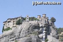 [P35] Excursie Meteora - Manastirea Varlaam vazuta de la poalele stancii pe care se gaseste Manastirea Rusano » foto by deliutza27
 - 
<span class="allrVoted glyphicon glyphicon-heart hidden" id="av299323"></span>
<a class="m-l-10 hidden" id="sv299323" onclick="voting_Foto_DelVot(,299323,17685)" role="button">șterge vot <span class="glyphicon glyphicon-remove"></span></a>
<a id="v9299323" class=" c-red"  onclick="voting_Foto_SetVot(299323)" role="button"><span class="glyphicon glyphicon-heart-empty"></span> <b>LIKE</b> = Votează poza</a> <img class="hidden"  id="f299323W9" src="/imagini/loader.gif" border="0" /><span class="AjErrMes hidden" id="e299323ErM"></span>