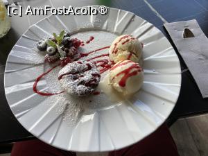 [P09] Restaurantul Magna Villa - vulcanul meu de ciocolată amăruie cu îngheţată de vanilie şi câteva fructe de pădure » foto by nicole33
 - 
<span class="allrVoted glyphicon glyphicon-heart hidden" id="av1409015"></span>
<a class="m-l-10 hidden" id="sv1409015" onclick="voting_Foto_DelVot(,1409015,17702)" role="button">șterge vot <span class="glyphicon glyphicon-remove"></span></a>
<a id="v91409015" class=" c-red"  onclick="voting_Foto_SetVot(1409015)" role="button"><span class="glyphicon glyphicon-heart-empty"></span> <b>LIKE</b> = Votează poza</a> <img class="hidden"  id="f1409015W9" src="/imagini/loader.gif" border="0" /><span class="AjErrMes hidden" id="e1409015ErM"></span>