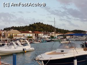 [P02] Syvota - portul » foto by ebirsan
 - 
<span class="allrVoted glyphicon glyphicon-heart hidden" id="av906422"></span>
<a class="m-l-10 hidden" id="sv906422" onclick="voting_Foto_DelVot(,906422,17744)" role="button">șterge vot <span class="glyphicon glyphicon-remove"></span></a>
<a id="v9906422" class=" c-red"  onclick="voting_Foto_SetVot(906422)" role="button"><span class="glyphicon glyphicon-heart-empty"></span> <b>LIKE</b> = Votează poza</a> <img class="hidden"  id="f906422W9" src="/imagini/loader.gif" border="0" /><span class="AjErrMes hidden" id="e906422ErM"></span>
