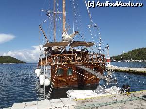 [P14] Vas de lemn ancorat in portul Sivota » foto by irinad
 - 
<span class="allrVoted glyphicon glyphicon-heart hidden" id="av575674"></span>
<a class="m-l-10 hidden" id="sv575674" onclick="voting_Foto_DelVot(,575674,17744)" role="button">șterge vot <span class="glyphicon glyphicon-remove"></span></a>
<a id="v9575674" class=" c-red"  onclick="voting_Foto_SetVot(575674)" role="button"><span class="glyphicon glyphicon-heart-empty"></span> <b>LIKE</b> = Votează poza</a> <img class="hidden"  id="f575674W9" src="/imagini/loader.gif" border="0" /><span class="AjErrMes hidden" id="e575674ErM"></span>