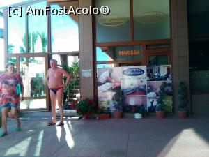 [P02] Intrarea in motel se face pe-aici. In incinta complexul Marissa si Dora, tinuta ce predomina e cea in 'slip si slapi'.  » foto by dorgo
 - 
<span class="allrVoted glyphicon glyphicon-heart hidden" id="av939027"></span>
<a class="m-l-10 hidden" id="sv939027" onclick="voting_Foto_DelVot(,939027,17748)" role="button">șterge vot <span class="glyphicon glyphicon-remove"></span></a>
<a id="v9939027" class=" c-red"  onclick="voting_Foto_SetVot(939027)" role="button"><span class="glyphicon glyphicon-heart-empty"></span> <b>LIKE</b> = Votează poza</a> <img class="hidden"  id="f939027W9" src="/imagini/loader.gif" border="0" /><span class="AjErrMes hidden" id="e939027ErM"></span>