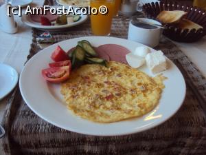 [P20] 20. Acesta prepară, la comandă, omletă. » foto by msnd
 - 
<span class="allrVoted glyphicon glyphicon-heart hidden" id="av1159479"></span>
<a class="m-l-10 hidden" id="sv1159479" onclick="voting_Foto_DelVot(,1159479,17763)" role="button">șterge vot <span class="glyphicon glyphicon-remove"></span></a>
<a id="v91159479" class=" c-red"  onclick="voting_Foto_SetVot(1159479)" role="button"><span class="glyphicon glyphicon-heart-empty"></span> <b>LIKE</b> = Votează poza</a> <img class="hidden"  id="f1159479W9" src="/imagini/loader.gif" border="0" /><span class="AjErrMes hidden" id="e1159479ErM"></span>