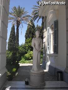 [P19] Statuia printesei Sisi,asezata la intratea in palat,in partea stanga. » foto by georgiana
 - 
<span class="allrVoted glyphicon glyphicon-heart hidden" id="av273514"></span>
<a class="m-l-10 hidden" id="sv273514" onclick="voting_Foto_DelVot(,273514,17783)" role="button">șterge vot <span class="glyphicon glyphicon-remove"></span></a>
<a id="v9273514" class=" c-red"  onclick="voting_Foto_SetVot(273514)" role="button"><span class="glyphicon glyphicon-heart-empty"></span> <b>LIKE</b> = Votează poza</a> <img class="hidden"  id="f273514W9" src="/imagini/loader.gif" border="0" /><span class="AjErrMes hidden" id="e273514ErM"></span>