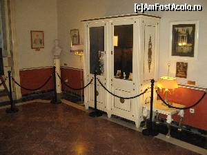 [P10] Piese de mobilier si obiecte care au apartinut imparatesei Sissi - Palatul Achilleion, Corfu » foto by vlado2
 - 
<span class="allrVoted glyphicon glyphicon-heart hidden" id="av578897"></span>
<a class="m-l-10 hidden" id="sv578897" onclick="voting_Foto_DelVot(,578897,17783)" role="button">șterge vot <span class="glyphicon glyphicon-remove"></span></a>
<a id="v9578897" class=" c-red"  onclick="voting_Foto_SetVot(578897)" role="button"><span class="glyphicon glyphicon-heart-empty"></span> <b>LIKE</b> = Votează poza</a> <img class="hidden"  id="f578897W9" src="/imagini/loader.gif" border="0" /><span class="AjErrMes hidden" id="e578897ErM"></span>