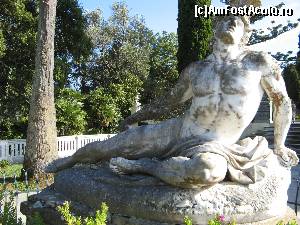 [P20] „Ahile murind” - Palatul Achilleion, Corfu » foto by vlado2
 - 
<span class="allrVoted glyphicon glyphicon-heart hidden" id="av578913"></span>
<a class="m-l-10 hidden" id="sv578913" onclick="voting_Foto_DelVot(,578913,17783)" role="button">șterge vot <span class="glyphicon glyphicon-remove"></span></a>
<a id="v9578913" class=" c-red"  onclick="voting_Foto_SetVot(578913)" role="button"><span class="glyphicon glyphicon-heart-empty"></span> <b>LIKE</b> = Votează poza</a> <img class="hidden"  id="f578913W9" src="/imagini/loader.gif" border="0" /><span class="AjErrMes hidden" id="e578913ErM"></span>