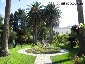 [P24] Gradinile Palatului Achilleion, Corfu » foto by vlado2
 - 
<span class="allrVoted glyphicon glyphicon-heart hidden" id="av578917"></span>
<a class="m-l-10 hidden" id="sv578917" onclick="voting_Foto_DelVot(,578917,17783)" role="button">șterge vot <span class="glyphicon glyphicon-remove"></span></a>
<a id="v9578917" class=" c-red"  onclick="voting_Foto_SetVot(578917)" role="button"><span class="glyphicon glyphicon-heart-empty"></span> <b>LIKE</b> = Votează poza</a> <img class="hidden"  id="f578917W9" src="/imagini/loader.gif" border="0" /><span class="AjErrMes hidden" id="e578917ErM"></span>