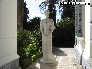 [P03] Statuia imparatesei Sissi de la intrarea in Palatul Achilleion » foto by vlado2
 - 
<span class="allrVoted glyphicon glyphicon-heart hidden" id="av578887"></span>
<a class="m-l-10 hidden" id="sv578887" onclick="voting_Foto_DelVot(,578887,17783)" role="button">șterge vot <span class="glyphicon glyphicon-remove"></span></a>
<a id="v9578887" class=" c-red"  onclick="voting_Foto_SetVot(578887)" role="button"><span class="glyphicon glyphicon-heart-empty"></span> <b>LIKE</b> = Votează poza</a> <img class="hidden"  id="f578887W9" src="/imagini/loader.gif" border="0" /><span class="AjErrMes hidden" id="e578887ErM"></span>