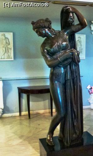 [P13] Statuia Afroditei (zeița dragostei, frumuseții, plăcerii și a procreației; Venus, în mitologia romană) situată în holul de dinaintea dormitorului lui Sisi » foto by Lucien
 - 
<span class="allrVoted glyphicon glyphicon-heart hidden" id="av841146"></span>
<a class="m-l-10 hidden" id="sv841146" onclick="voting_Foto_DelVot(,841146,17783)" role="button">șterge vot <span class="glyphicon glyphicon-remove"></span></a>
<a id="v9841146" class=" c-red"  onclick="voting_Foto_SetVot(841146)" role="button"><span class="glyphicon glyphicon-heart-empty"></span> <b>LIKE</b> = Votează poza</a> <img class="hidden"  id="f841146W9" src="/imagini/loader.gif" border="0" /><span class="AjErrMes hidden" id="e841146ErM"></span>