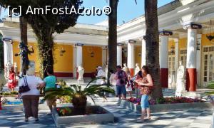 [P07] Imagine cu atrium-ul: statuia 'Băiatul şi Delfinul' în partea stângă, iar în spate celel două laturi ale 'Peristilului Muzelor' » foto by Lucien
 - 
<span class="allrVoted glyphicon glyphicon-heart hidden" id="av841140"></span>
<a class="m-l-10 hidden" id="sv841140" onclick="voting_Foto_DelVot(,841140,17783)" role="button">șterge vot <span class="glyphicon glyphicon-remove"></span></a>
<a id="v9841140" class=" c-red"  onclick="voting_Foto_SetVot(841140)" role="button"><span class="glyphicon glyphicon-heart-empty"></span> <b>LIKE</b> = Votează poza</a> <img class="hidden"  id="f841140W9" src="/imagini/loader.gif" border="0" /><span class="AjErrMes hidden" id="e841140ErM"></span>