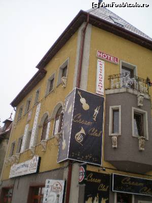 [P04] HOTEL MARASESTI-DETALIU FATADA DINSPRE STRADA PRINCIPALA » foto by ile57b
 - 
<span class="allrVoted glyphicon glyphicon-heart hidden" id="av579773"></span>
<a class="m-l-10 hidden" id="sv579773" onclick="voting_Foto_DelVot(,579773,17793)" role="button">șterge vot <span class="glyphicon glyphicon-remove"></span></a>
<a id="v9579773" class=" c-red"  onclick="voting_Foto_SetVot(579773)" role="button"><span class="glyphicon glyphicon-heart-empty"></span> <b>LIKE</b> = Votează poza</a> <img class="hidden"  id="f579773W9" src="/imagini/loader.gif" border="0" /><span class="AjErrMes hidden" id="e579773ErM"></span>