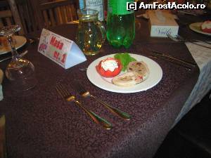 [P08] Întâlnirea AFA cu numărul șapte - antreul de la „masa festivă”; cu chiu cu vai am găsit unde să pitesc chestiile alea, ca să pun PE ACEEAȘI farfurie al doilea fel...  » foto by Dragoș_MD
 - 
<span class="allrVoted glyphicon glyphicon-heart hidden" id="av606006"></span>
<a class="m-l-10 hidden" id="sv606006" onclick="voting_Foto_DelVot(,606006,17815)" role="button">șterge vot <span class="glyphicon glyphicon-remove"></span></a>
<a id="v9606006" class=" c-red"  onclick="voting_Foto_SetVot(606006)" role="button"><span class="glyphicon glyphicon-heart-empty"></span> <b>LIKE</b> = Votează poza</a> <img class="hidden"  id="f606006W9" src="/imagini/loader.gif" border="0" /><span class="AjErrMes hidden" id="e606006ErM"></span>