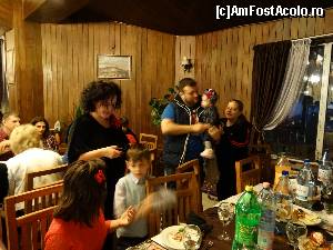 [P16] Întâlnirea AFA 2015 - Hotel Belvedere Predeal. In centru il vedeti pe Expertu cu sotia si fetita lor de 8 luni, cel mai mic participant la intalnirea AFA 2015 :)  » foto by vega06
 - 
<span class="allrVoted glyphicon glyphicon-heart hidden" id="av606339"></span>
<a class="m-l-10 hidden" id="sv606339" onclick="voting_Foto_DelVot(,606339,17815)" role="button">șterge vot <span class="glyphicon glyphicon-remove"></span></a>
<a id="v9606339" class=" c-red"  onclick="voting_Foto_SetVot(606339)" role="button"><span class="glyphicon glyphicon-heart-empty"></span> <b>LIKE</b> = Votează poza</a> <img class="hidden"  id="f606339W9" src="/imagini/loader.gif" border="0" /><span class="AjErrMes hidden" id="e606339ErM"></span>
