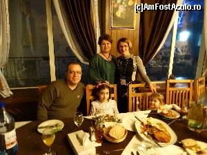 [P19] Întâlnirea AFA 2015 - Hotel Belvedere Predeal. Aici Sejurica cu Gina si sotul ei cu printesele familiei :)  » foto by vega06
 - 
<span class="allrVoted glyphicon glyphicon-heart hidden" id="av606342"></span>
<a class="m-l-10 hidden" id="sv606342" onclick="voting_Foto_DelVot(,606342,17815)" role="button">șterge vot <span class="glyphicon glyphicon-remove"></span></a>
<a id="v9606342" class=" c-red"  onclick="voting_Foto_SetVot(606342)" role="button"><span class="glyphicon glyphicon-heart-empty"></span> <b>LIKE</b> = Votează poza</a> <img class="hidden"  id="f606342W9" src="/imagini/loader.gif" border="0" /><span class="AjErrMes hidden" id="e606342ErM"></span>