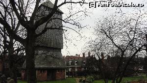 [P20] Turnul - Clopotnita al Catedralei din Chester. Parca nu ne vine sa credem dupa aspect, dar este ultima adaugire facuta Catedralei, in secolul XX.  » foto by zuftim
 - 
<span class="allrVoted glyphicon glyphicon-heart hidden" id="av581491"></span>
<a class="m-l-10 hidden" id="sv581491" onclick="voting_Foto_DelVot(,581491,17820)" role="button">șterge vot <span class="glyphicon glyphicon-remove"></span></a>
<a id="v9581491" class=" c-red"  onclick="voting_Foto_SetVot(581491)" role="button"><span class="glyphicon glyphicon-heart-empty"></span> <b>LIKE</b> = Votează poza</a> <img class="hidden"  id="f581491W9" src="/imagini/loader.gif" border="0" /><span class="AjErrMes hidden" id="e581491ErM"></span>