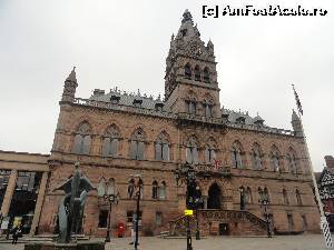 [P06] Town Hall: primaria orasului, construita in stil neo-gotic. Se remarca forma simetrica a cladirii, cele 10 ferestre-arcade in linie, iar turnul central cu ceas se ridica deasupra celor 2 arcade centrale.  » foto by zuftim
 - 
<span class="allrVoted glyphicon glyphicon-heart hidden" id="av581477"></span>
<a class="m-l-10 hidden" id="sv581477" onclick="voting_Foto_DelVot(,581477,17820)" role="button">șterge vot <span class="glyphicon glyphicon-remove"></span></a>
<a id="v9581477" class=" c-red"  onclick="voting_Foto_SetVot(581477)" role="button"><span class="glyphicon glyphicon-heart-empty"></span> <b>LIKE</b> = Votează poza</a> <img class="hidden"  id="f581477W9" src="/imagini/loader.gif" border="0" /><span class="AjErrMes hidden" id="e581477ErM"></span>