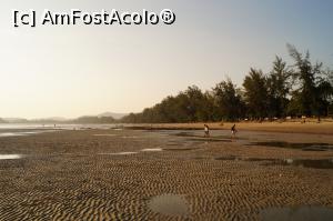 [P06] plaja din AoNang pe timpul refluxului... de aici aveam sa luam barca spre Railay Beach » foto by Pami*
 - 
<span class="allrVoted glyphicon glyphicon-heart hidden" id="av720528"></span>
<a class="m-l-10 hidden" id="sv720528" onclick="voting_Foto_DelVot(,720528,17822)" role="button">șterge vot <span class="glyphicon glyphicon-remove"></span></a>
<a id="v9720528" class=" c-red"  onclick="voting_Foto_SetVot(720528)" role="button"><span class="glyphicon glyphicon-heart-empty"></span> <b>LIKE</b> = Votează poza</a> <img class="hidden"  id="f720528W9" src="/imagini/loader.gif" border="0" /><span class="AjErrMes hidden" id="e720528ErM"></span>