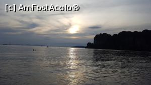 [P19] Apus pe Railay beach » foto by MoniQ69
 - 
<span class="allrVoted glyphicon glyphicon-heart hidden" id="av966587"></span>
<a class="m-l-10 hidden" id="sv966587" onclick="voting_Foto_DelVot(,966587,17822)" role="button">șterge vot <span class="glyphicon glyphicon-remove"></span></a>
<a id="v9966587" class=" c-red"  onclick="voting_Foto_SetVot(966587)" role="button"><span class="glyphicon glyphicon-heart-empty"></span> <b>LIKE</b> = Votează poza</a> <img class="hidden"  id="f966587W9" src="/imagini/loader.gif" border="0" /><span class="AjErrMes hidden" id="e966587ErM"></span>
