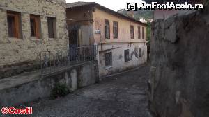 [P05] Nici casele de pe drumulspre pensiunea Meraba nu sunt în cea mai bună stare.  » foto by Costi
 - 
<span class="allrVoted glyphicon glyphicon-heart hidden" id="av582181"></span>
<a class="m-l-10 hidden" id="sv582181" onclick="voting_Foto_DelVot(,582181,17832)" role="button">șterge vot <span class="glyphicon glyphicon-remove"></span></a>
<a id="v9582181" class=" c-red"  onclick="voting_Foto_SetVot(582181)" role="button"><span class="glyphicon glyphicon-heart-empty"></span> <b>LIKE</b> = Votează poza</a> <img class="hidden"  id="f582181W9" src="/imagini/loader.gif" border="0" /><span class="AjErrMes hidden" id="e582181ErM"></span>
