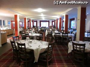 [P26] Restaurantul fotografiat de la intrare. În stânga sunt 'oale, crătiți și ulcele'.  » foto by ariciu*
 - 
<span class="allrVoted glyphicon glyphicon-heart hidden" id="av583436"></span>
<a class="m-l-10 hidden" id="sv583436" onclick="voting_Foto_DelVot(,583436,17848)" role="button">șterge vot <span class="glyphicon glyphicon-remove"></span></a>
<a id="v9583436" class=" c-red"  onclick="voting_Foto_SetVot(583436)" role="button"><span class="glyphicon glyphicon-heart-empty"></span> <b>LIKE</b> = Votează poza</a> <img class="hidden"  id="f583436W9" src="/imagini/loader.gif" border="0" /><span class="AjErrMes hidden" id="e583436ErM"></span>