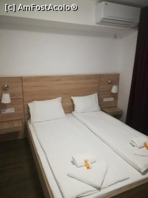 [P03] Hotel Otopeni - corpul nou, cameră parter » foto by Cris
 - 
<span class="allrVoted glyphicon glyphicon-heart hidden" id="av981968"></span>
<a class="m-l-10 hidden" id="sv981968" onclick="voting_Foto_DelVot(,981968,17869)" role="button">șterge vot <span class="glyphicon glyphicon-remove"></span></a>
<a id="v9981968" class=" c-red"  onclick="voting_Foto_SetVot(981968)" role="button"><span class="glyphicon glyphicon-heart-empty"></span> <b>LIKE</b> = Votează poza</a> <img class="hidden"  id="f981968W9" src="/imagini/loader.gif" border="0" /><span class="AjErrMes hidden" id="e981968ErM"></span>