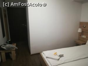 [P08] Hotel Otopeni - corpul nou, cameră parter » foto by Cris
 - 
<span class="allrVoted glyphicon glyphicon-heart hidden" id="av981973"></span>
<a class="m-l-10 hidden" id="sv981973" onclick="voting_Foto_DelVot(,981973,17869)" role="button">șterge vot <span class="glyphicon glyphicon-remove"></span></a>
<a id="v9981973" class=" c-red"  onclick="voting_Foto_SetVot(981973)" role="button"><span class="glyphicon glyphicon-heart-empty"></span> <b>LIKE</b> = Votează poza</a> <img class="hidden"  id="f981973W9" src="/imagini/loader.gif" border="0" /><span class="AjErrMes hidden" id="e981973ErM"></span>