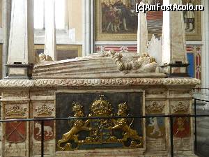 [P10] Morminte ale regilor suedezi din interiorul catedralei din Uppsala » foto by ileanaxperta*
 - 
<span class="allrVoted glyphicon glyphicon-heart hidden" id="av586533"></span>
<a class="m-l-10 hidden" id="sv586533" onclick="voting_Foto_DelVot(,586533,17905)" role="button">șterge vot <span class="glyphicon glyphicon-remove"></span></a>
<a id="v9586533" class=" c-red"  onclick="voting_Foto_SetVot(586533)" role="button"><span class="glyphicon glyphicon-heart-empty"></span> <b>LIKE</b> = Votează poza</a> <img class="hidden"  id="f586533W9" src="/imagini/loader.gif" border="0" /><span class="AjErrMes hidden" id="e586533ErM"></span>
