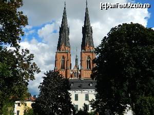 [P12] Cele doua turnuri gemene ale catedralei din Uppsala, vazute din fata universitatii » foto by ileanaxperta*
 - 
<span class="allrVoted glyphicon glyphicon-heart hidden" id="av586538"></span>
<a class="m-l-10 hidden" id="sv586538" onclick="voting_Foto_DelVot(,586538,17905)" role="button">șterge vot <span class="glyphicon glyphicon-remove"></span></a>
<a id="v9586538" class=" c-red"  onclick="voting_Foto_SetVot(586538)" role="button"><span class="glyphicon glyphicon-heart-empty"></span> <b>LIKE</b> = Votează poza</a> <img class="hidden"  id="f586538W9" src="/imagini/loader.gif" border="0" /><span class="AjErrMes hidden" id="e586538ErM"></span>