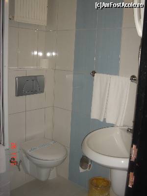 [P24] Altinyazi Hotel, Avanos; o parte a baii » foto by crismis
 - 
<span class="allrVoted glyphicon glyphicon-heart hidden" id="av587639"></span>
<a class="m-l-10 hidden" id="sv587639" onclick="voting_Foto_DelVot(,587639,17919)" role="button">șterge vot <span class="glyphicon glyphicon-remove"></span></a>
<a id="v9587639" class=" c-red"  onclick="voting_Foto_SetVot(587639)" role="button"><span class="glyphicon glyphicon-heart-empty"></span> <b>LIKE</b> = Votează poza</a> <img class="hidden"  id="f587639W9" src="/imagini/loader.gif" border="0" /><span class="AjErrMes hidden" id="e587639ErM"></span>