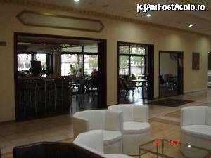 [P08] Altinyazi Hotel, Avanos; lobby, vedere spre bar » foto by crismis
 - 
<span class="allrVoted glyphicon glyphicon-heart hidden" id="av587623"></span>
<a class="m-l-10 hidden" id="sv587623" onclick="voting_Foto_DelVot(,587623,17919)" role="button">șterge vot <span class="glyphicon glyphicon-remove"></span></a>
<a id="v9587623" class=" c-red"  onclick="voting_Foto_SetVot(587623)" role="button"><span class="glyphicon glyphicon-heart-empty"></span> <b>LIKE</b> = Votează poza</a> <img class="hidden"  id="f587623W9" src="/imagini/loader.gif" border="0" /><span class="AjErrMes hidden" id="e587623ErM"></span>
