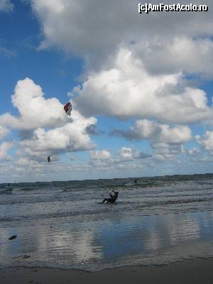 [P25] Kite surfing pe plaja din Saint Malo » foto by DarkAng3L
 - 
<span class="allrVoted glyphicon glyphicon-heart hidden" id="av588336"></span>
<a class="m-l-10 hidden" id="sv588336" onclick="voting_Foto_DelVot(,588336,17928)" role="button">șterge vot <span class="glyphicon glyphicon-remove"></span></a>
<a id="v9588336" class=" c-red"  onclick="voting_Foto_SetVot(588336)" role="button"><span class="glyphicon glyphicon-heart-empty"></span> <b>LIKE</b> = Votează poza</a> <img class="hidden"  id="f588336W9" src="/imagini/loader.gif" border="0" /><span class="AjErrMes hidden" id="e588336ErM"></span>
