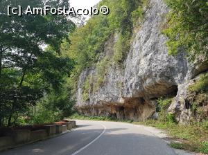 [P36] Spre Cascada Cârșa, pe DN 57B - Drumul străbate o zonă superbă, muntele pare că se va prăvăli în orice clipă pe șosea.  » foto by Floryn81
 - 
<span class="allrVoted glyphicon glyphicon-heart hidden" id="av1118521"></span>
<a class="m-l-10 hidden" id="sv1118521" onclick="voting_Foto_DelVot(,1118521,17936)" role="button">șterge vot <span class="glyphicon glyphicon-remove"></span></a>
<a id="v91118521" class=" c-red"  onclick="voting_Foto_SetVot(1118521)" role="button"><span class="glyphicon glyphicon-heart-empty"></span> <b>LIKE</b> = Votează poza</a> <img class="hidden"  id="f1118521W9" src="/imagini/loader.gif" border="0" /><span class="AjErrMes hidden" id="e1118521ErM"></span>
