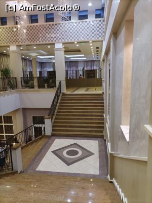 [P66] În lobby - scările către parter » foto by Green🦋
 - 
<span class="allrVoted glyphicon glyphicon-heart hidden" id="av1385529"></span>
<a class="m-l-10 hidden" id="sv1385529" onclick="voting_Foto_DelVot(,1385529,17951)" role="button">șterge vot <span class="glyphicon glyphicon-remove"></span></a>
<a id="v91385529" class=" c-red"  onclick="voting_Foto_SetVot(1385529)" role="button"><span class="glyphicon glyphicon-heart-empty"></span> <b>LIKE</b> = Votează poza</a> <img class="hidden"  id="f1385529W9" src="/imagini/loader.gif" border="0" /><span class="AjErrMes hidden" id="e1385529ErM"></span>