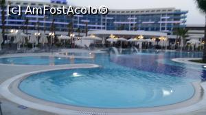 [P19] Sueno Deluxe Belek - o parte din piscina principală şi hotelul » foto by nicole33
 - 
<span class="allrVoted glyphicon glyphicon-heart hidden" id="av839452"></span>
<a class="m-l-10 hidden" id="sv839452" onclick="voting_Foto_DelVot(,839452,17952)" role="button">șterge vot <span class="glyphicon glyphicon-remove"></span></a>
<a id="v9839452" class=" c-red"  onclick="voting_Foto_SetVot(839452)" role="button"><span class="glyphicon glyphicon-heart-empty"></span> <b>LIKE</b> = Votează poza</a> <img class="hidden"  id="f839452W9" src="/imagini/loader.gif" border="0" /><span class="AjErrMes hidden" id="e839452ErM"></span>